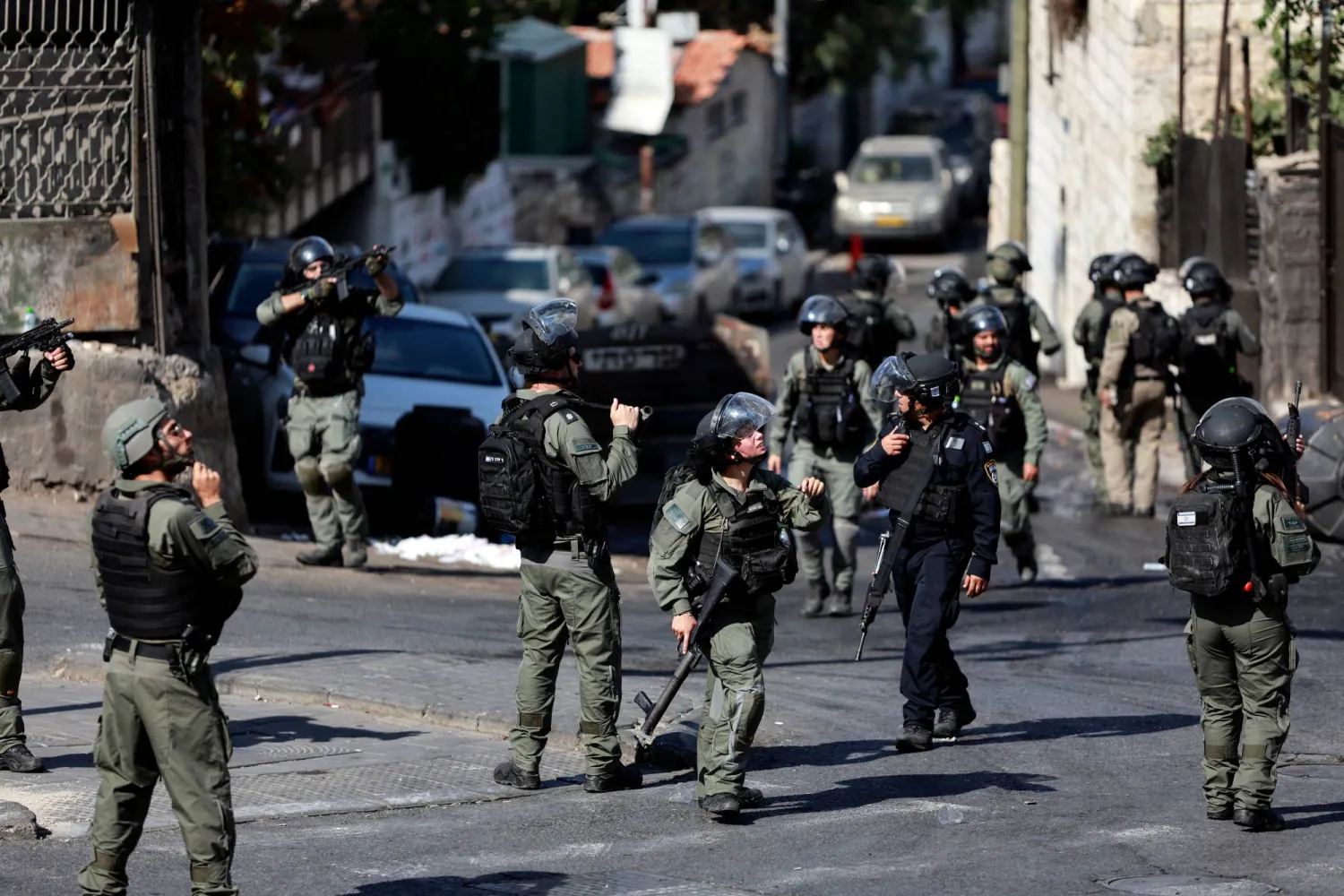 شرطة الحدود الإسرائيلية تؤمّن شارعاً خارج البلدة القديمة في القدس، 13 أكتوبر 2023 (رويترز)