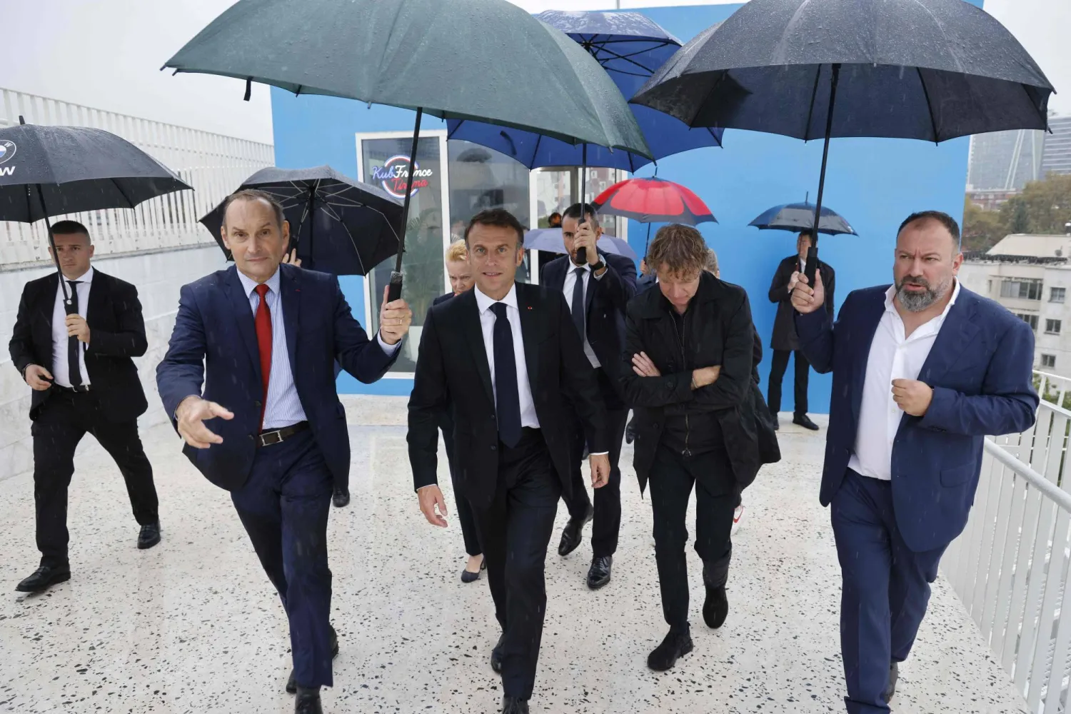 الرئيس إيمانويل ماكرون مع رئيس وزراء ألبانيا بمناسبة زيارته لتيرانا الثلاثاء (أ.ف.ب)