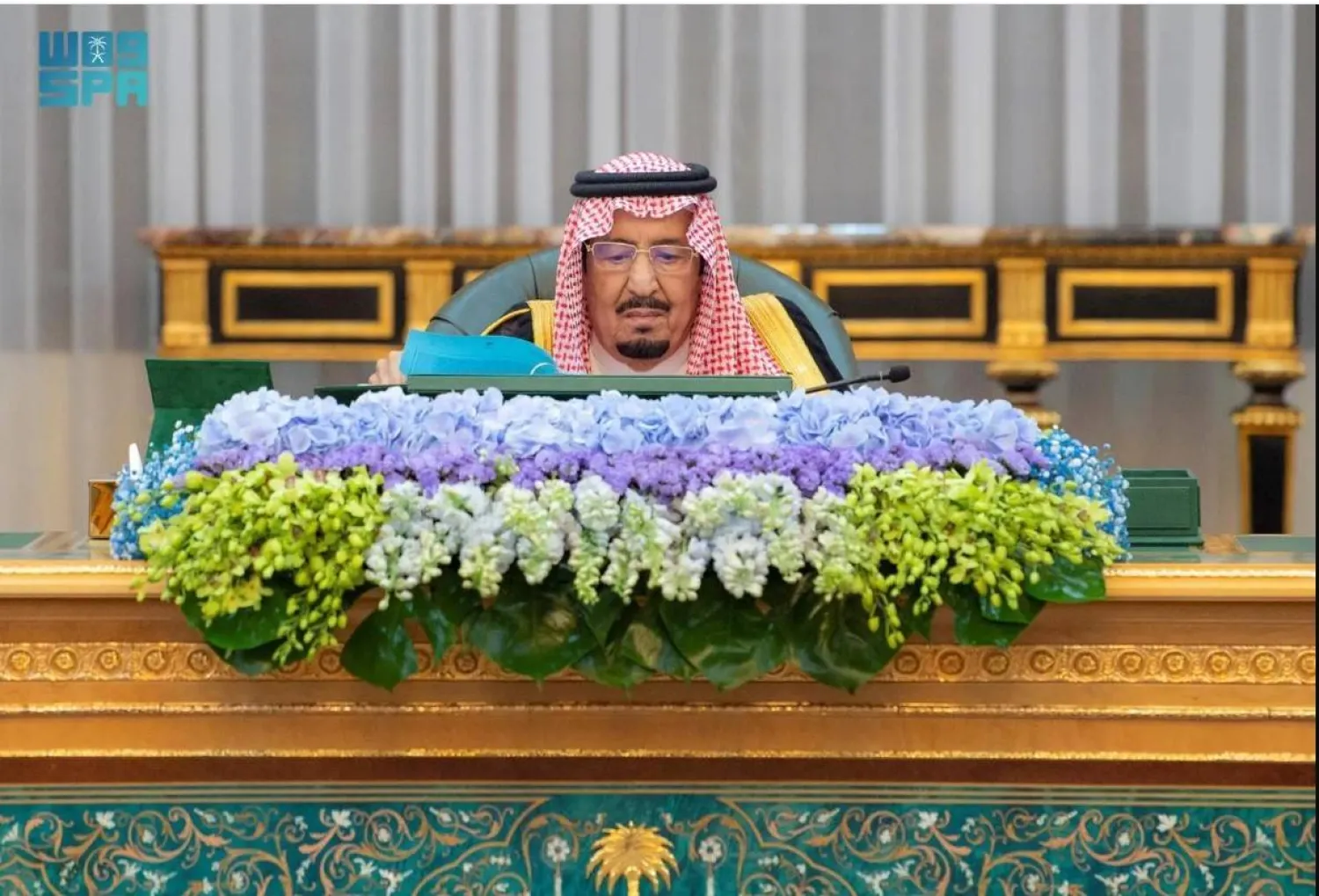 خادم الحرمين الشريفين خلال ترؤسه جلسة مجلس الوزراء اليوم (واس)