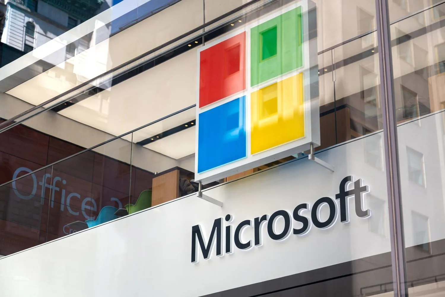 Microsoft: Gerekli hizmet ve değeri sağlayarak yapay zekayı uygulamak önemli (Shutterstock)