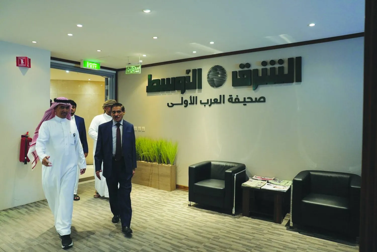 
نائب رئيس مجلس القيادة الرئاسي اليمني لدى وصوله إلى مقر «الشرق الأوسط» بالرياض (تصوير: تركي العقيلي)