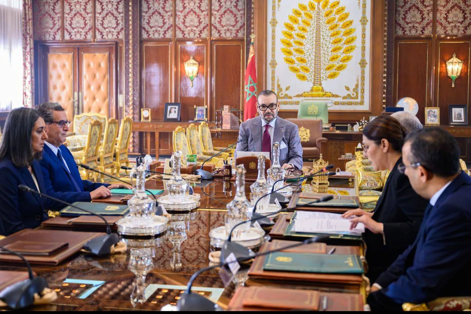 العاهل المغربي خلال ترؤسه جلسة عمل خصصت لقطاع الإسكان والتعمير (ماب)