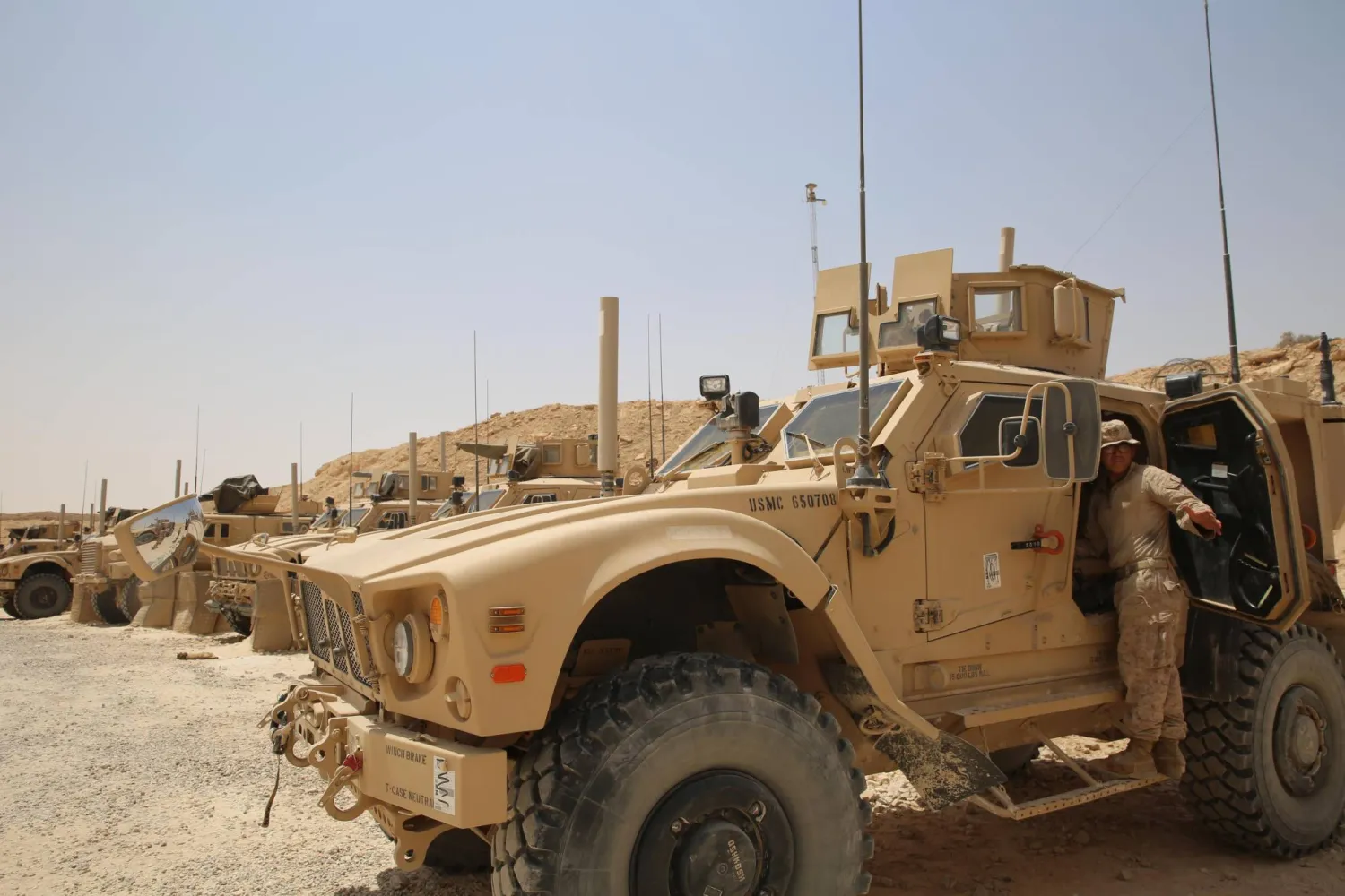 جندي من مشاة البحرية الأميركية في قاعدة «عين الأسد» العراقية (أرشيفية - سنتكوم)