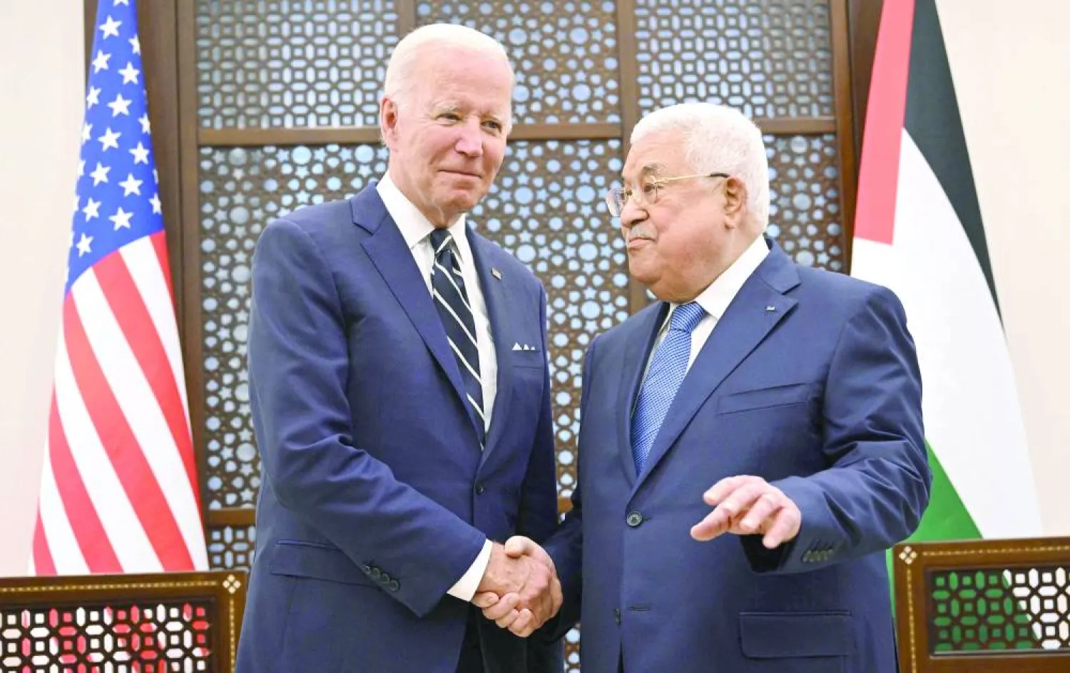 عباس لدى استقباله بايدن في بيت لحم صيف 2022 (أ.ف.ب)