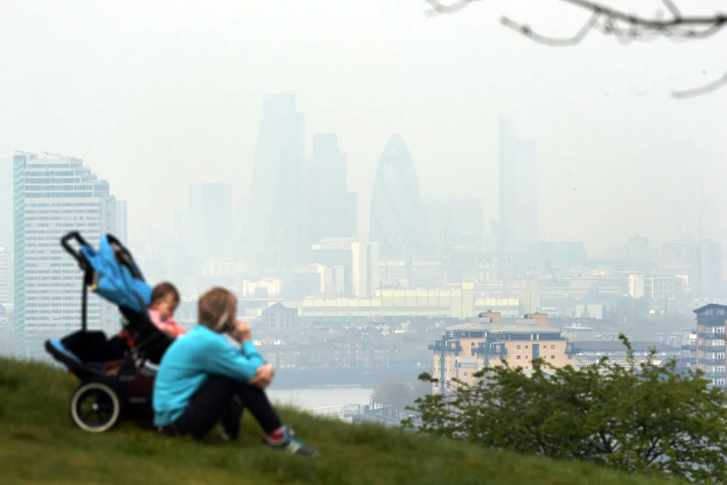 التعرّض لتلوّث الهواء يزيد خطر إصابة النساء بسرطان الثدي (بابليك دومين)