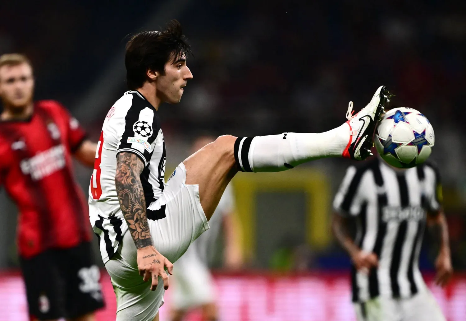 ساندرو تونالي يخضع للتحقيق بشأن مراهنة غير قانونية (أ.ف.ب)