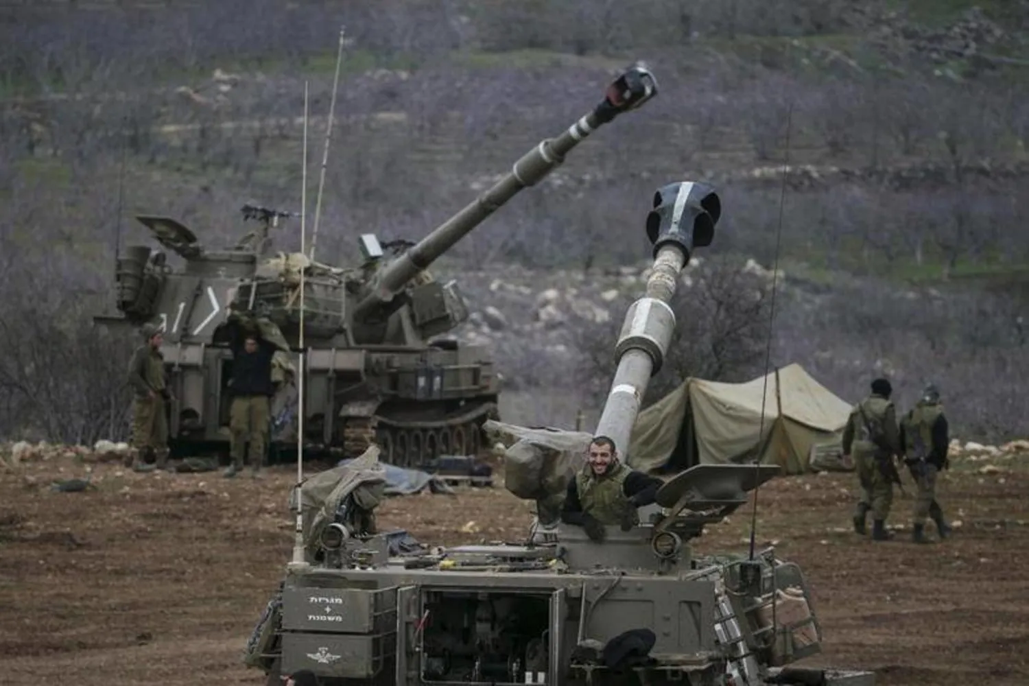 İsrail askerleri Suriye sınırı yakınındaki Golan Tepeleri’nde (Reuters-Arşiv)