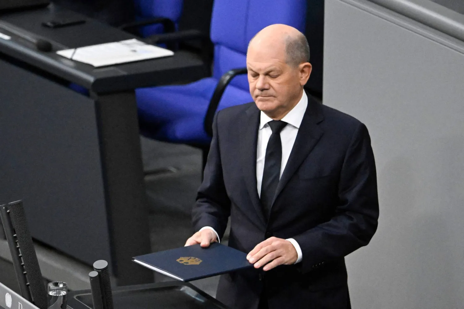 شولتس في كلمته أمام البرلمان الألماني اليوم (أ.ف.ب)