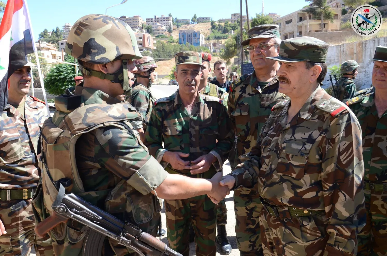 وزير الدفاع السابق فهد جاسم الفريج خلال زيارة إلى ريف دمشق الغربي عام 2017 (الدفاع السورية) 