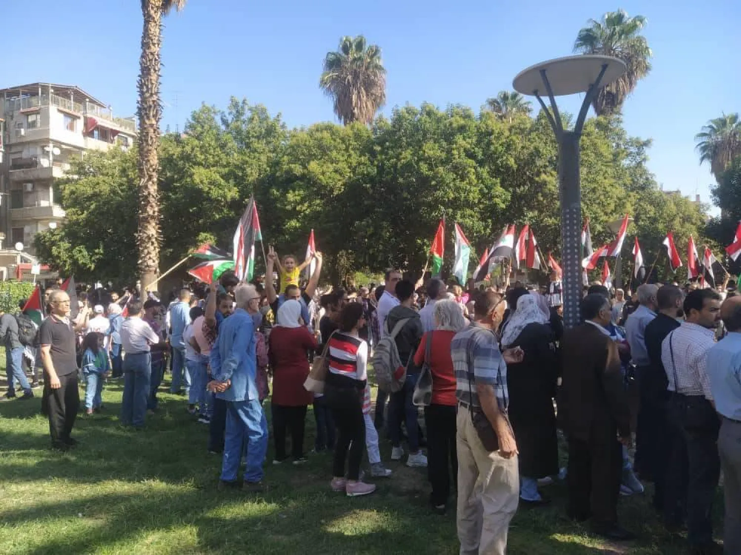  أول مظاهرة تضامن مع غزة بعد طوفان الأقصى في ساحة عرنوس وسط دمشق (مواقع)