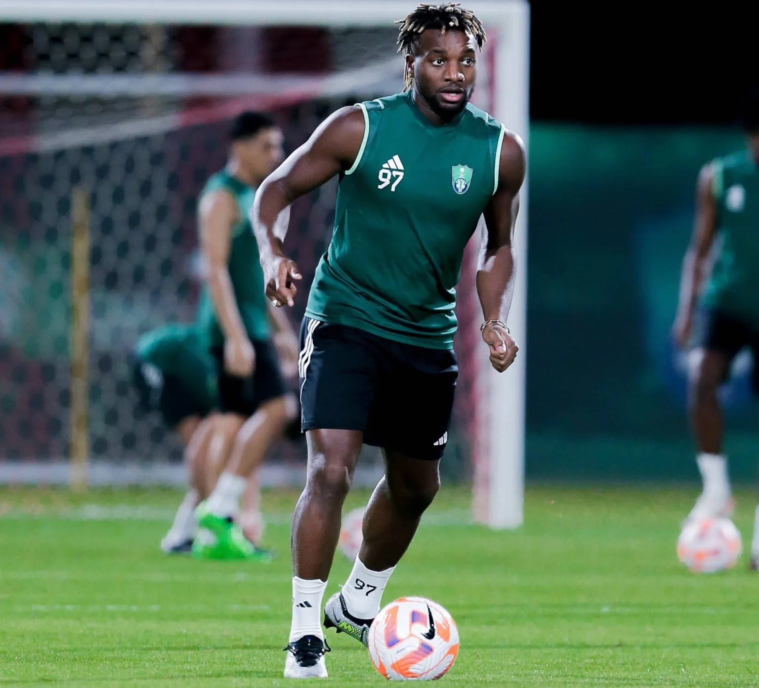 سان ماكسيمان خلال تدريبات الأهلي (النادي الأهلي)