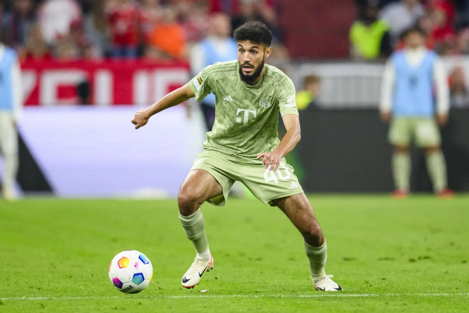 نصير مزراوي (د.ب.أ)