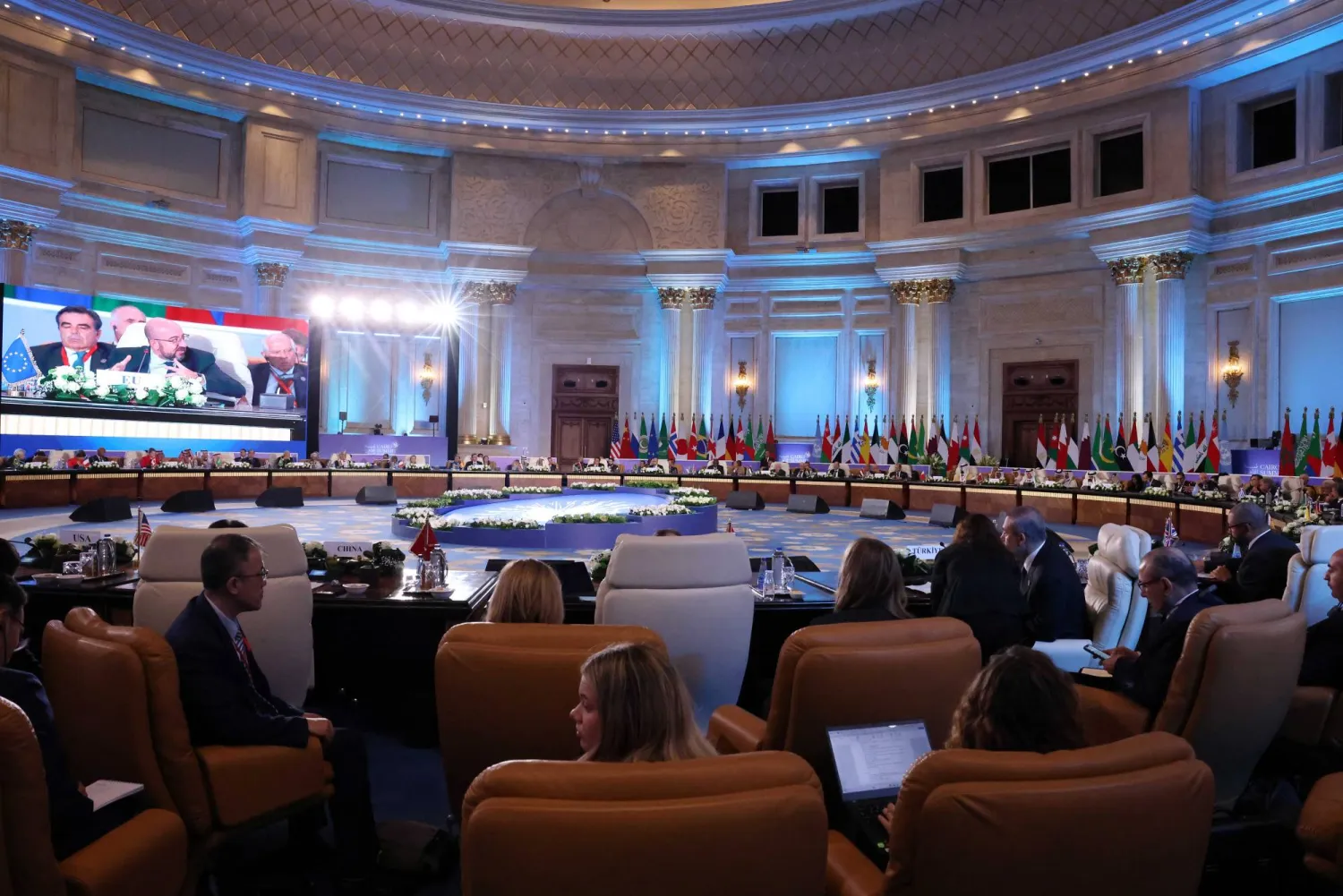 صورة عامة لقمة القاهرة للسلام المنعقدة في القاهرة لبحث تطورات القضية الفلسطينية (د.ب.أ)