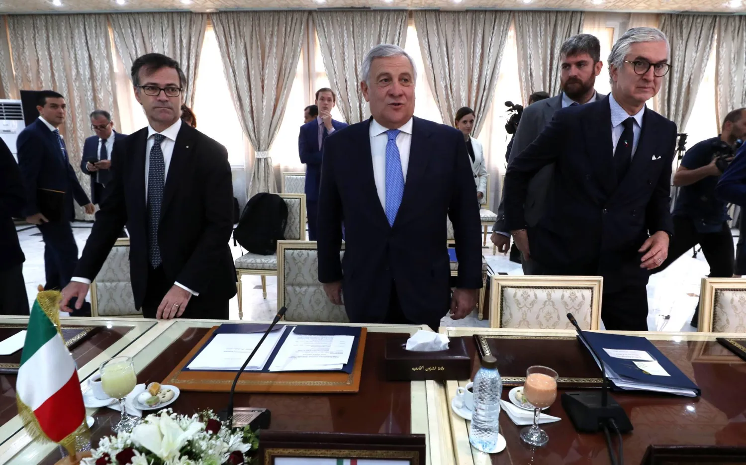 الجانبان الإيطالي والتونسي خلال مراسم توقيع مذكرة التفاهم بين الجانبين (إ.ب.أ)