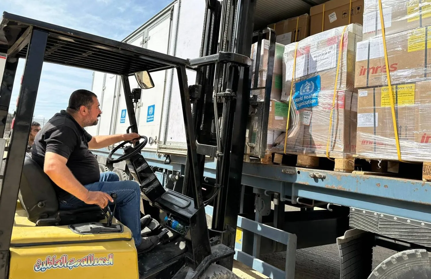 إدخال مساعدات إنسانية إلى قطاع غزة عبر معبر رفح (منظمة الصحة العالمية)