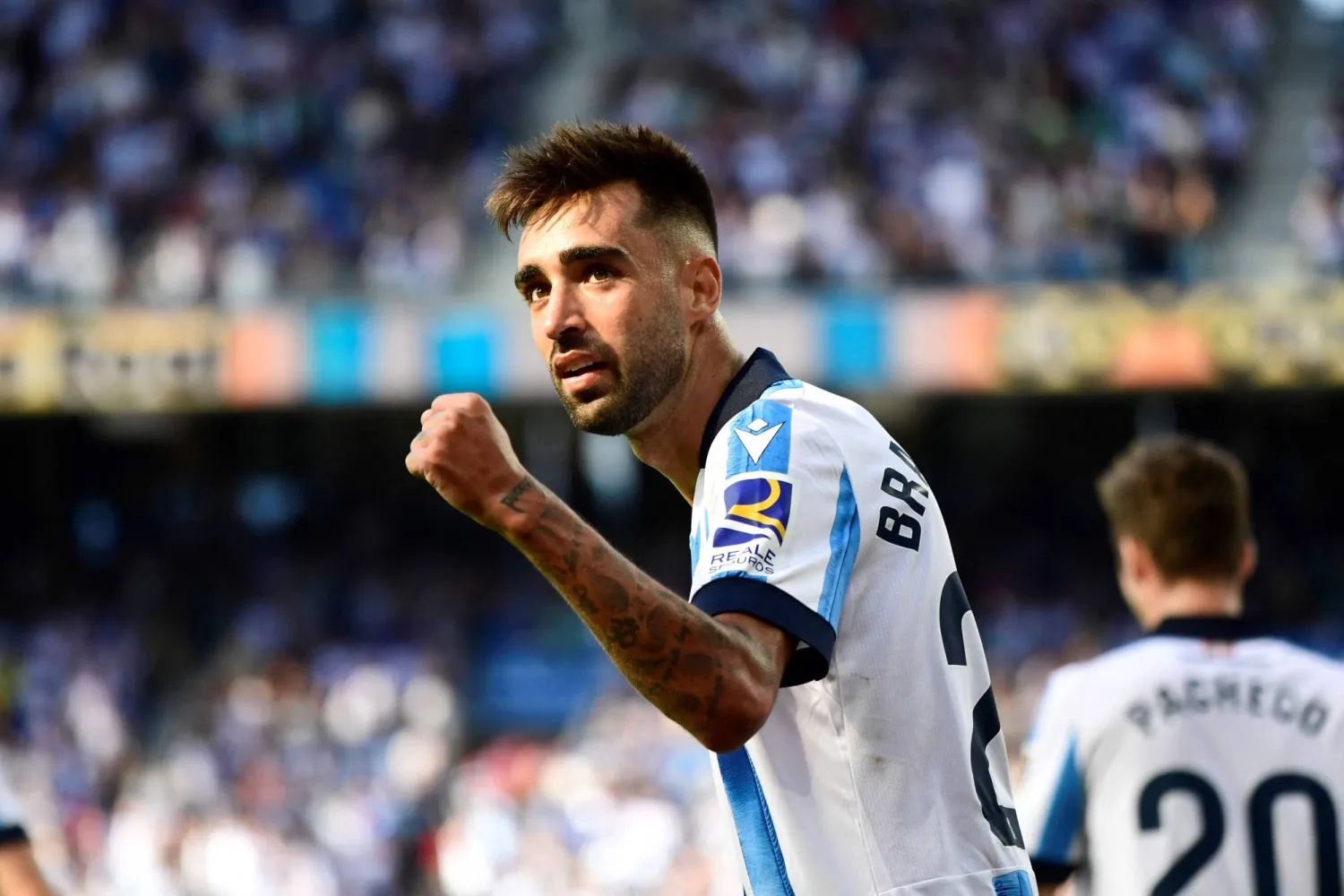 مينديز يحتفل بهدفه الذي منح سوسيداد الفوز على مايوركا (ا ف ب)