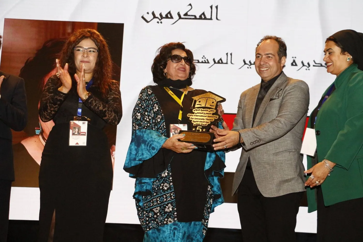 تكريم الفنانة سهير المرشدي (إدارة الملتقى)