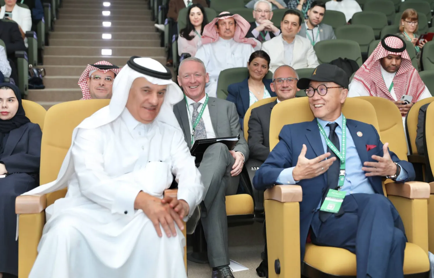 وزير البيئة والمياه والزراعة السعودي المهندس عبد الرحمن الفضلي والبروفيسور توني تشان (الشرق الأوسط)