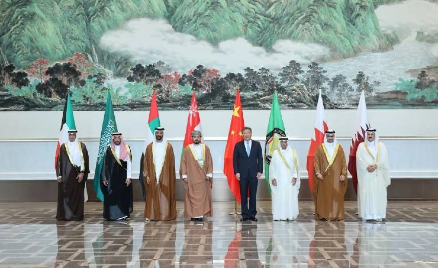 وزراء الصناعة والتجارة الخليجيون خلال الاجتماع الوزاري الاقتصادي والتجاري بين دول مجلس التعاون والصين (بنا)