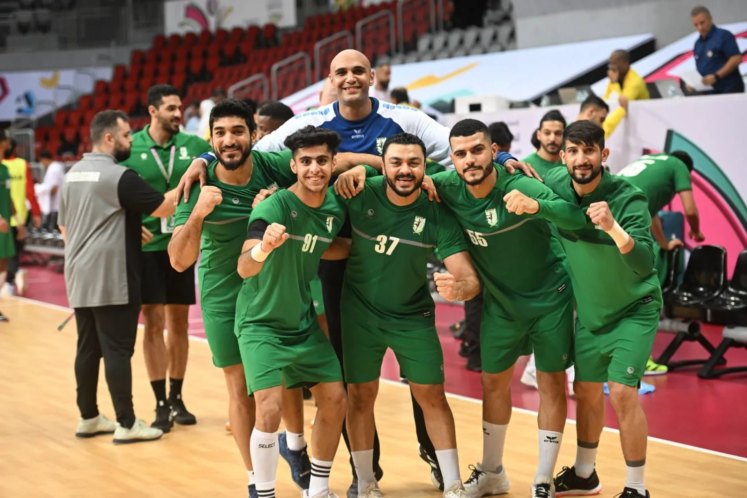 فرحة سعودية بتحقيق الانتصار والفوز (الشرق الأوسط)