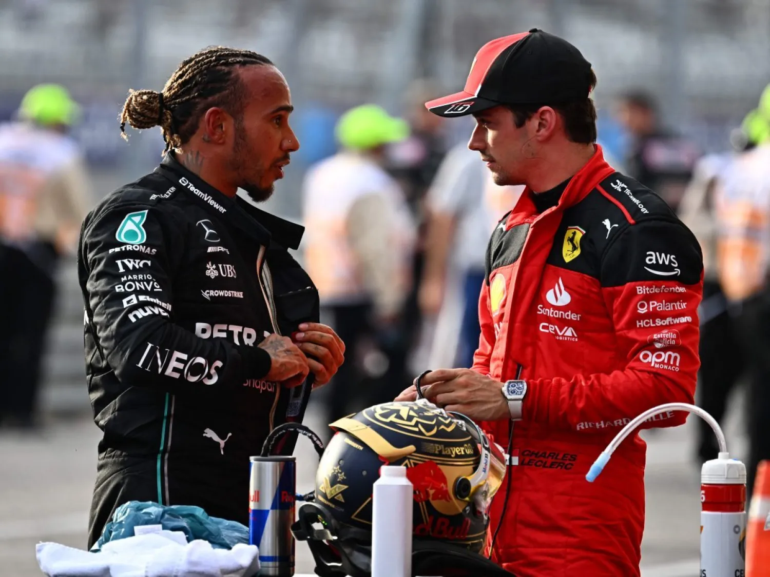 لوكلير سائق فيراري وهاميلتون سائق مرسيدس (أ.ف.ب)