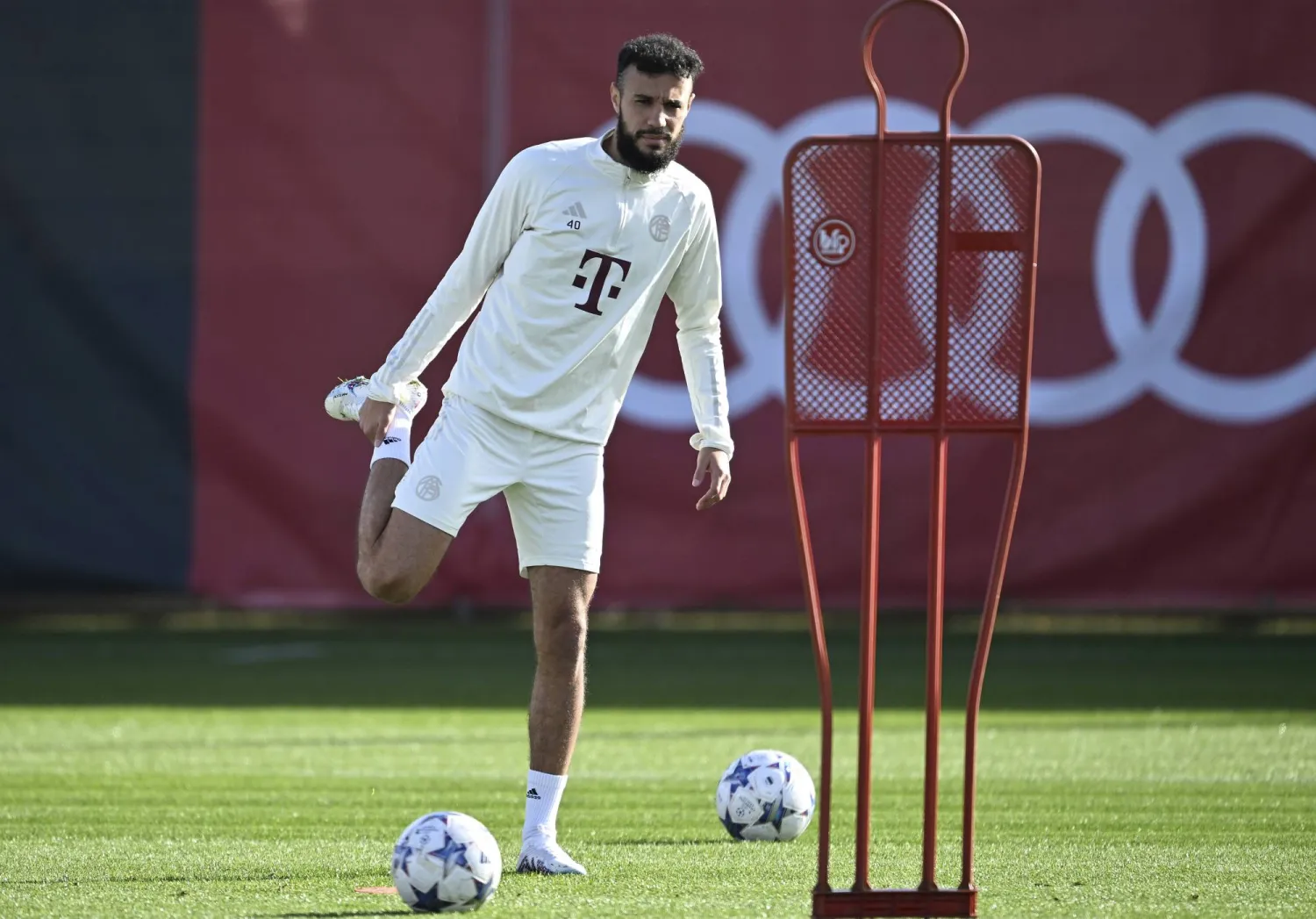 نصير مزراوي عاد للتدريبات بعد جدل المنشور (أ.ب)