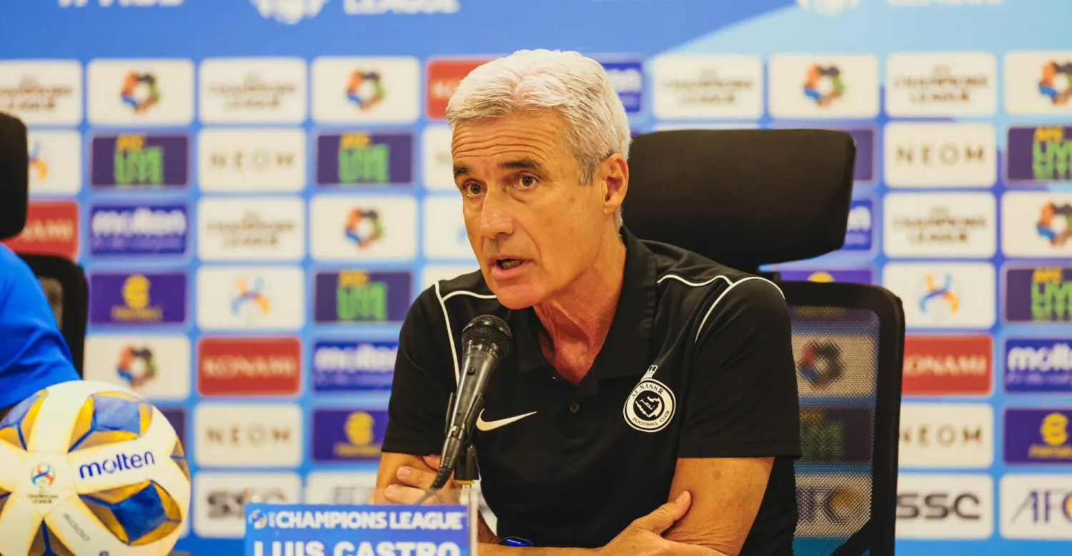 لويس كاسترو في المؤتمر الصحافي (نادي النصر)