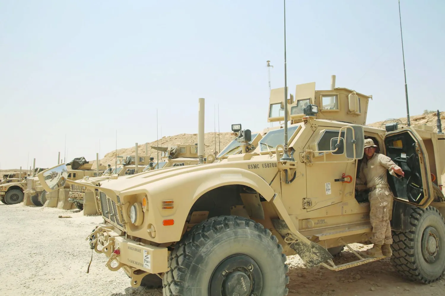 جندي من مشاة «البحرية» الأميركية في قاعدة «عين الأسد» العراقية (أرشيفية - سنتكوم)