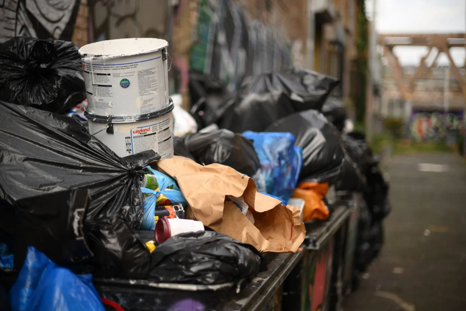 لم يسبق للأوروبيين إنتاج كميات كبيرة من النفايات مثل تلك المُسجلة في المرحلة الأخيرة (أ.ف.ب)