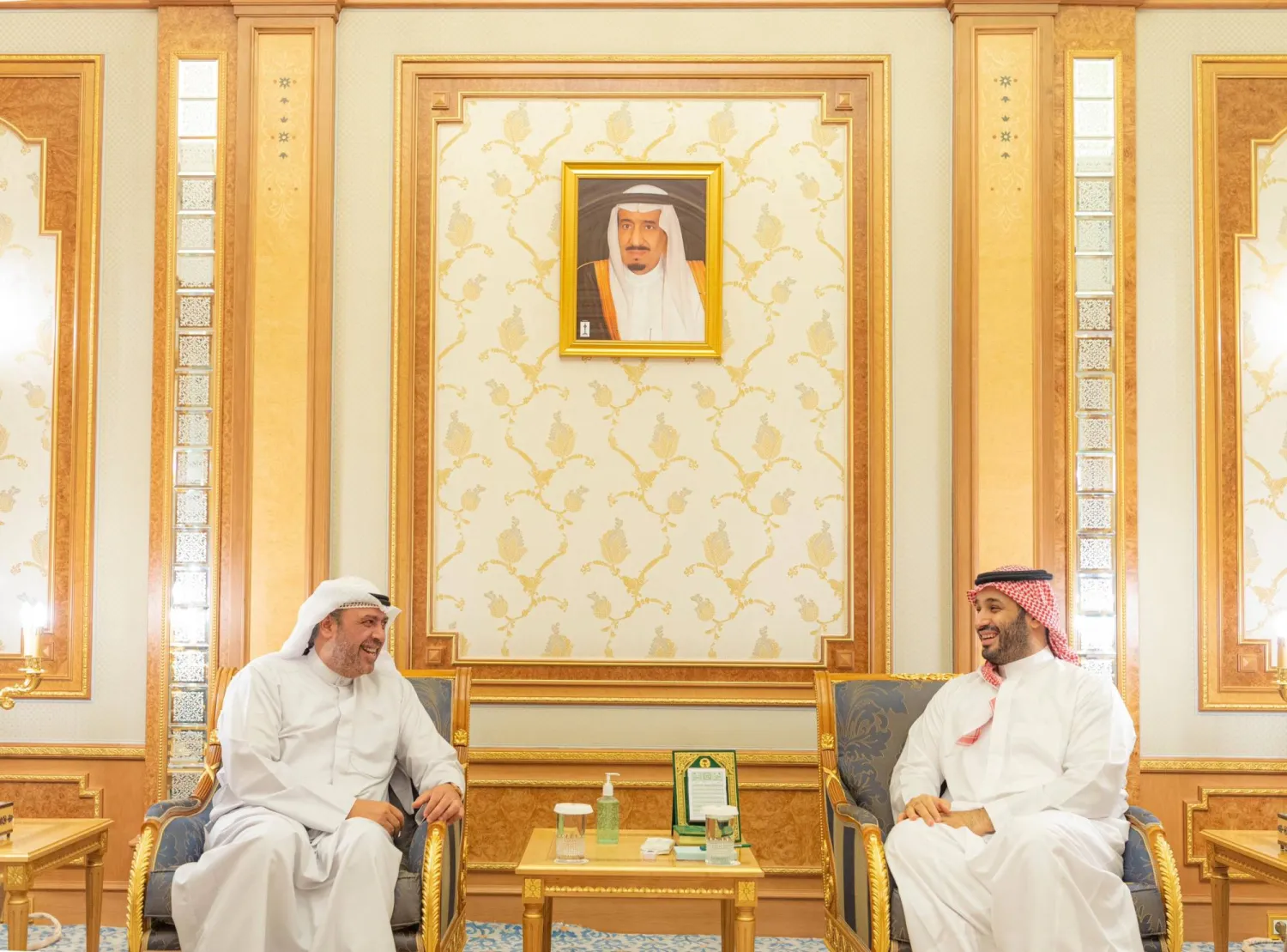 ولي العهد السعودي الأمير محمد بن سلمان لدى لقائه الشيخ أحمد الفهد وزير الدفاع الكويتي بالرياض (واس)