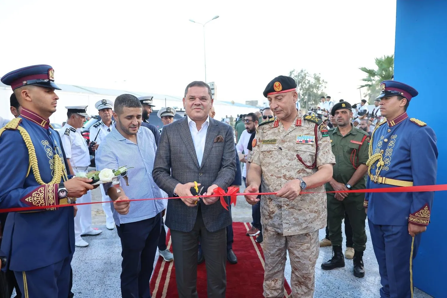 Dibeybe, anıtın açılış töreni sırasında (Libya Birlik Hükümeti)