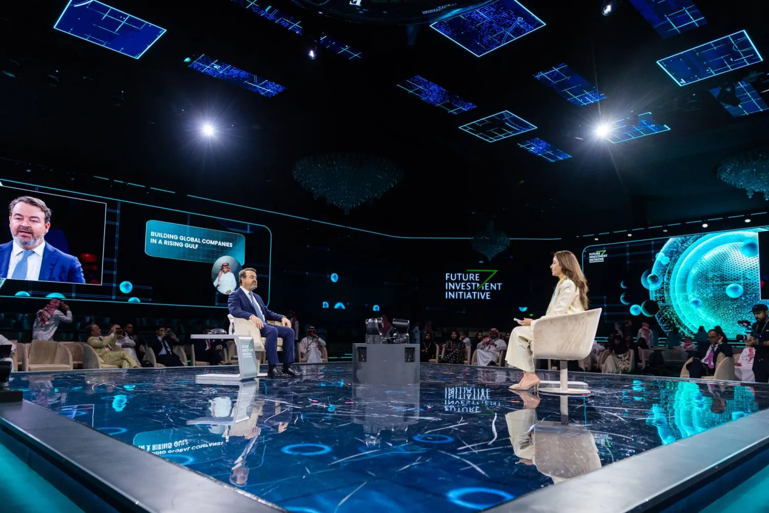 مدير إدارة التنمية الوطنية في صندوق الاستثمارات العامة جيري تود خلال الجلسة الحوارية (الشرق الأوسط)