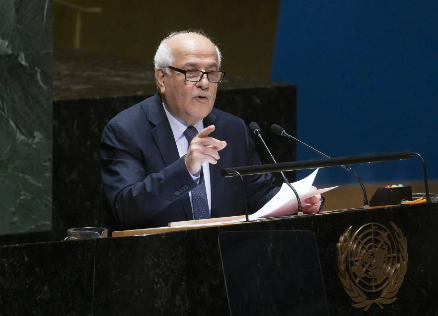 رئيس بعثة فلسطين لدى الأمم المتحدة رياض منصور (إ.ب.أ)