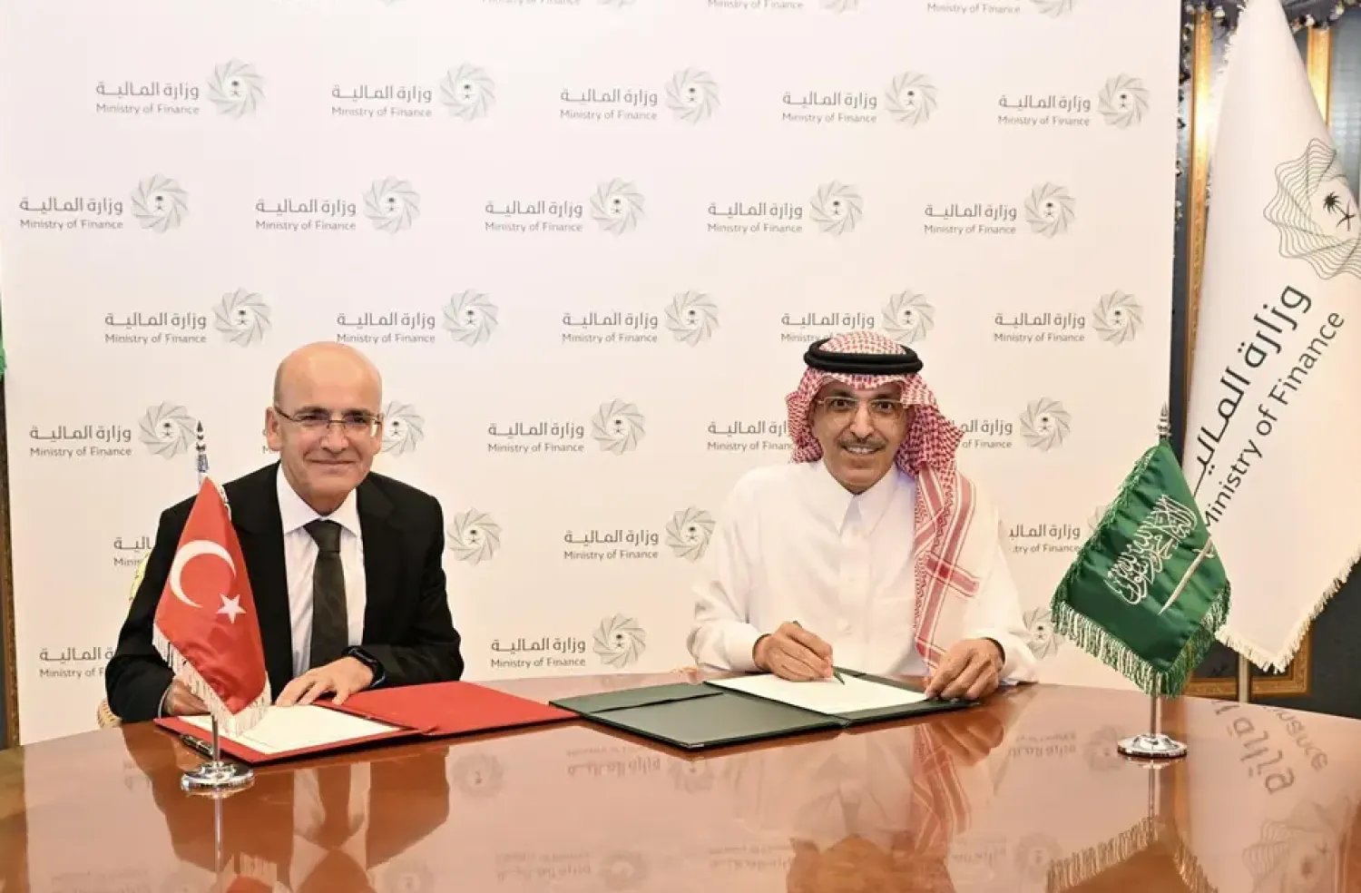 Saudi Finance Minister Mohammed al-Jadaan and his Turkish counterpart Mehmet Simsek (SPA)