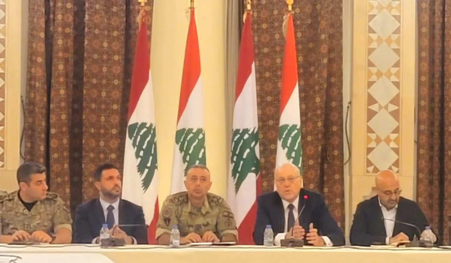 صورة من الاجتماع الذي ترأسه ميقاتي لبحث خطة طوارئ وطنية لمواجهة أي تطورات أمنية في البلاد (الوكالة الوطنية للإعلام)