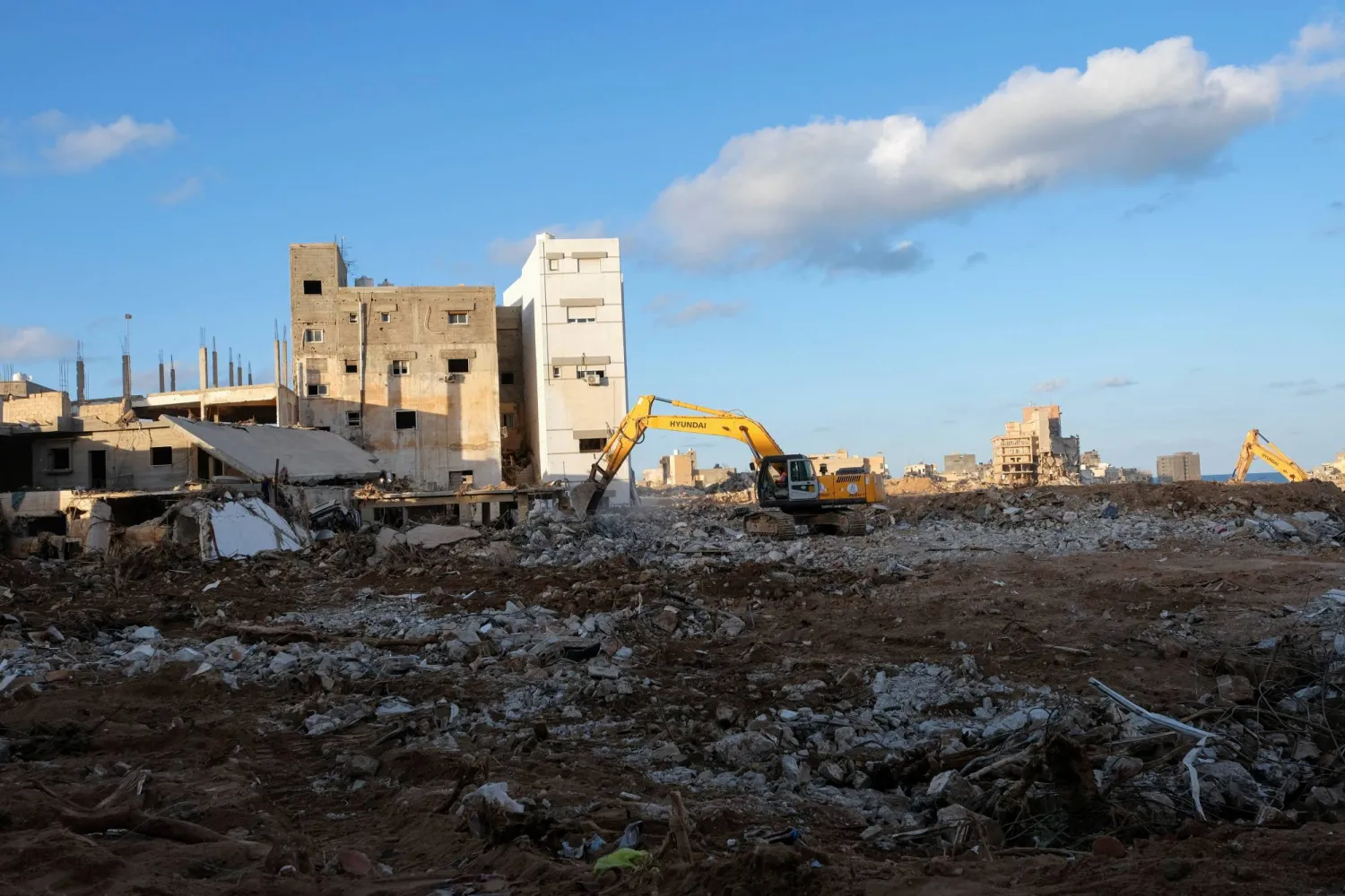 التحكم في مشاريع إعادة إعمار درنة يفاقم خلافات المجلس الرئاسي وحكومة حماد (رويترز)