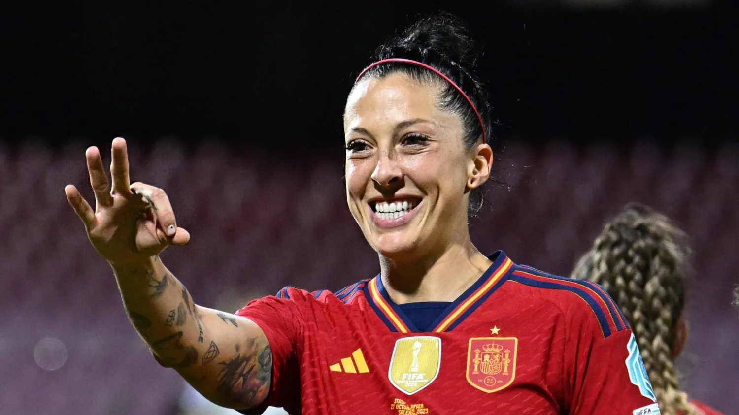 هيرموسو تحتفل بالتسجيل في شباك إيطاليا (إ.ب.أ)
