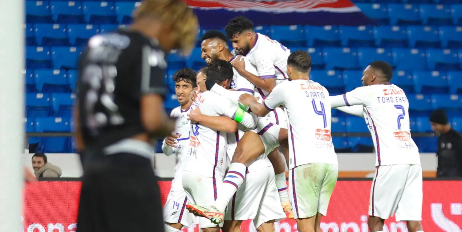 فرحة لفريق أبها بعد التقدم على الشباب (الدوري السعودي)