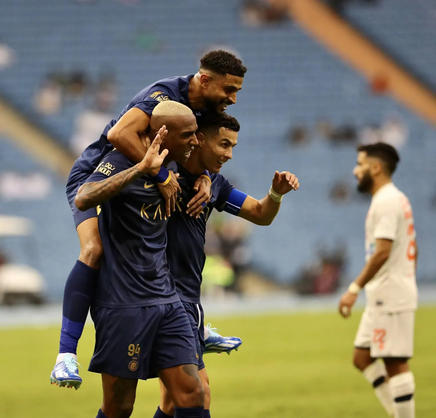 تاليسكا محتفلاً بعد هدفه الثاني في شباك الفيحاء (تصوير: عبد العزيز النومان)