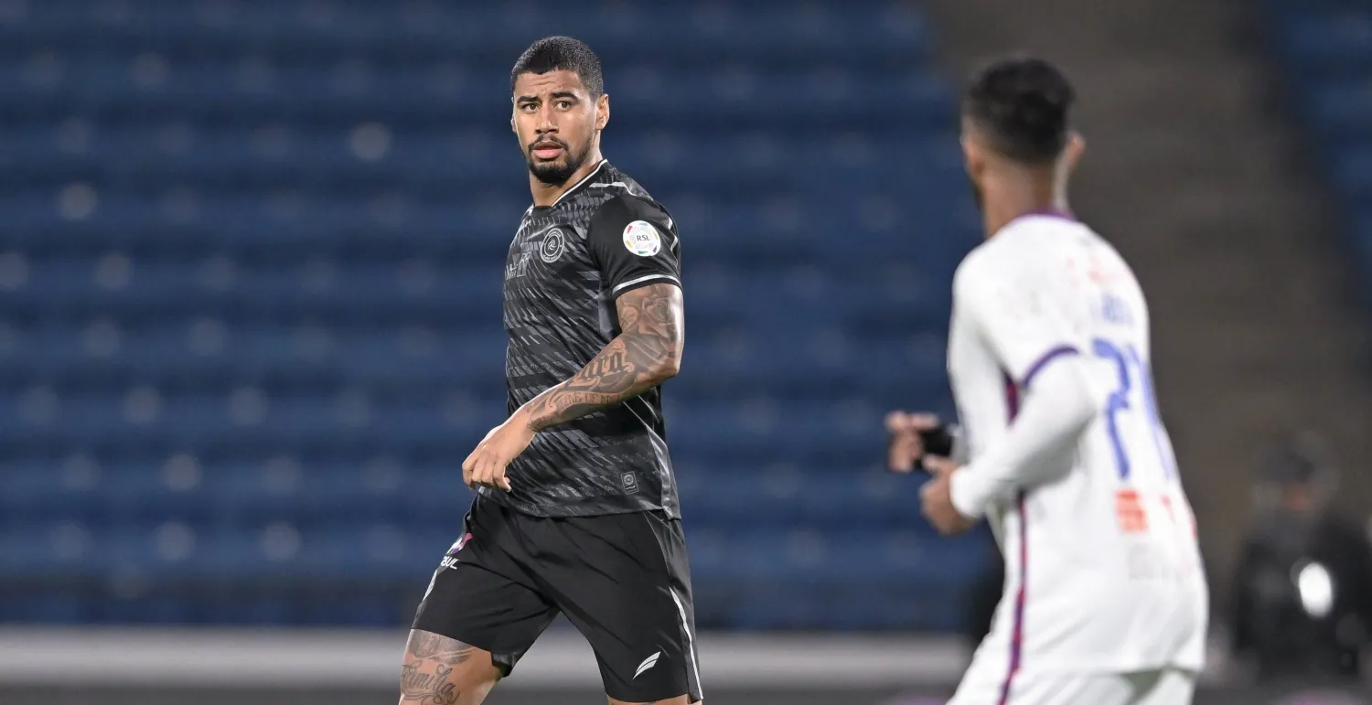 إياغو سانتو لاعب الشباب قبل حالة الطرد (الدوري السعودي)