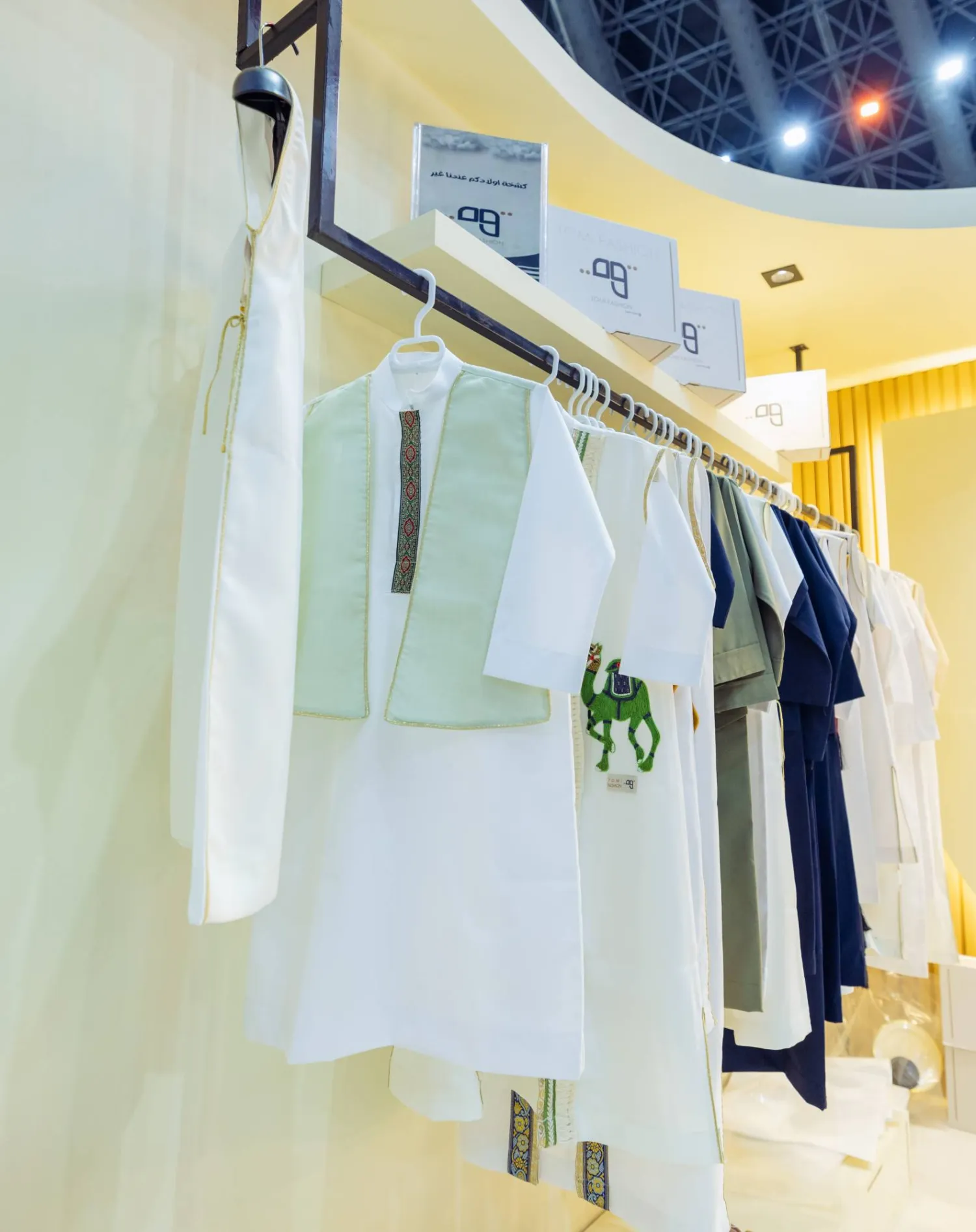 ملابس تراثية للأطفال من مجموعة المصممة السعودية فاطمة العبادي (الشرق الأوسط)