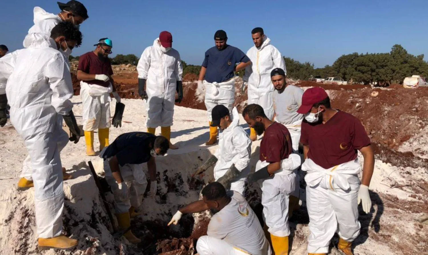 فرق مركز طب الطوارئ والدعم في ليبيا تستكمل عملية انتشال الجثث في درنة (المكتب الإعلامي للمركز)
