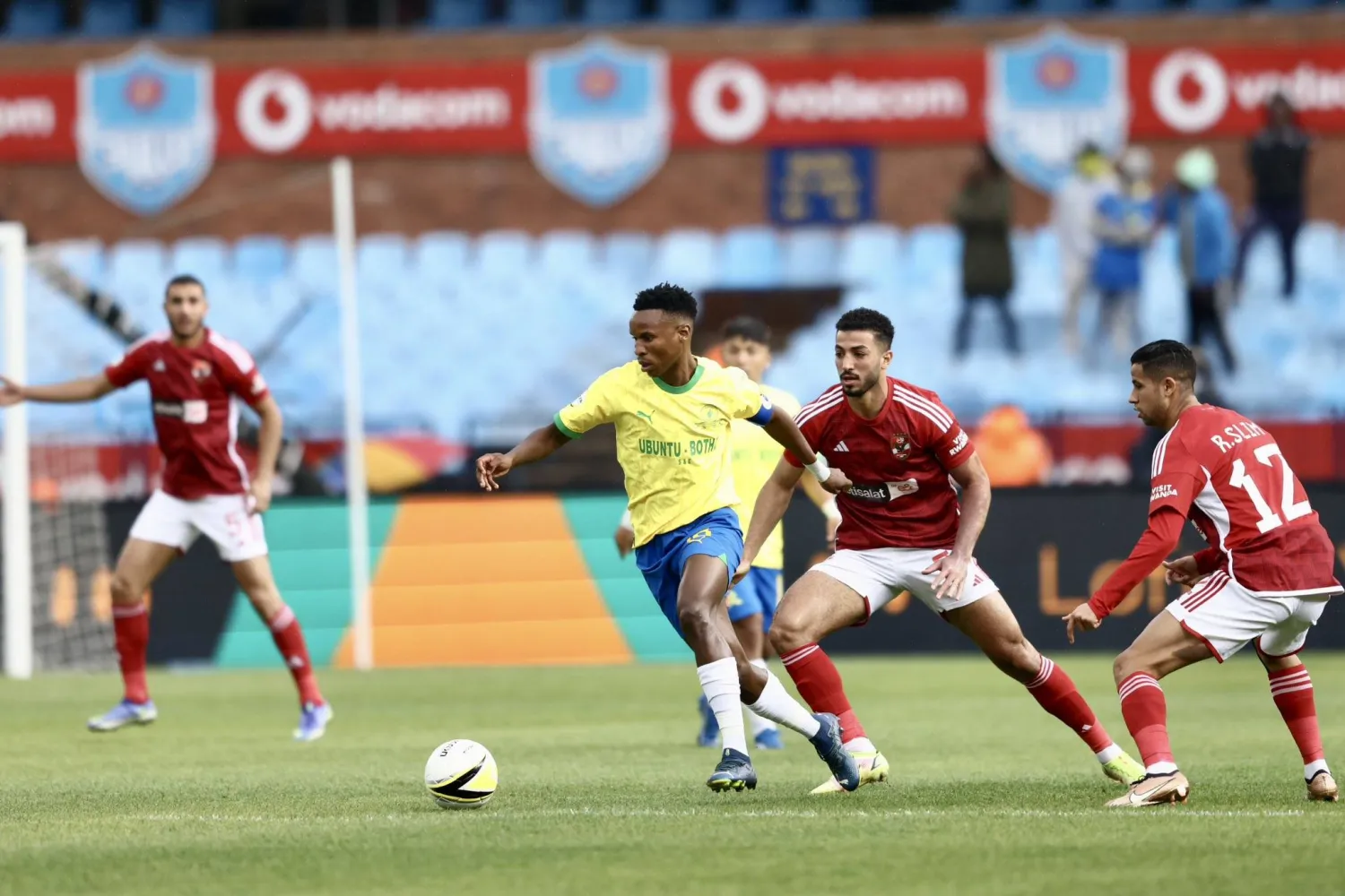 جانب من مواجهة الأهلي المصري وماميلودي صن داونز في ذهاب نصف نهائي أفريقيا (النادي الاهلي)