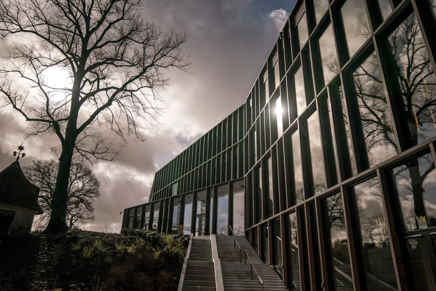 صورة تم التقاطها في 11 مارس 2020 تظهر المكتب الرئيسي لمجموعة «كارلسبرغ» الدنماركية لصناعة الجعة في جي سي جاكوبسينز جاد، فالبي، في كوبنهاغن (وكالة الصحافة الفرنسية)