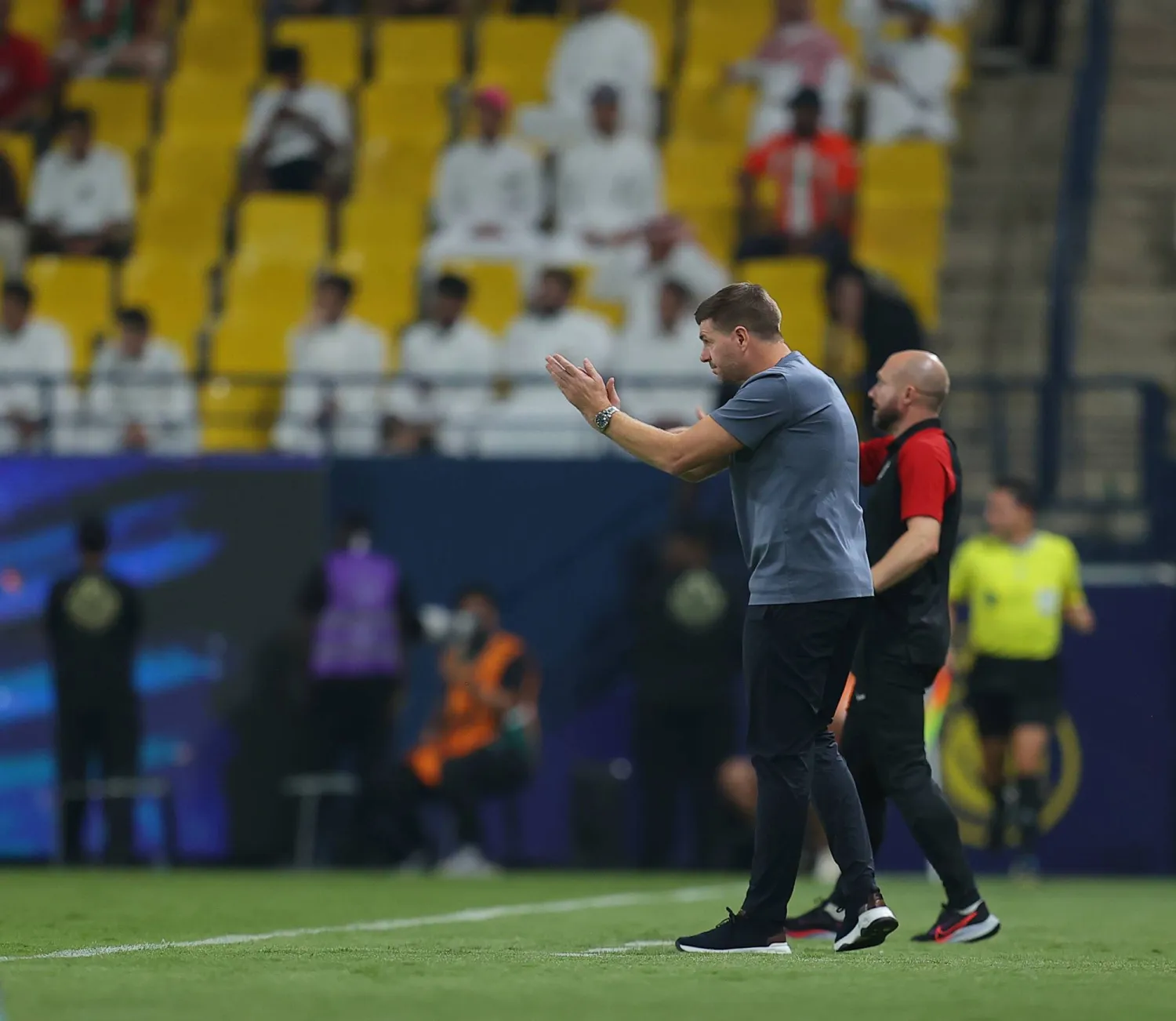 جيرارد أشار إلى أن الحكم ساهم بخسارة فريقه (الشرق الأوسط) 