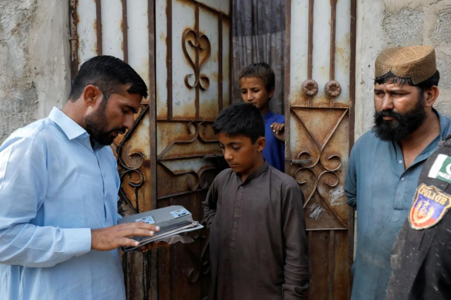 1 Ekim'den bu yana Pakistan'ı terk eden Afganların sayısı 370 bini aştı (Reuters)