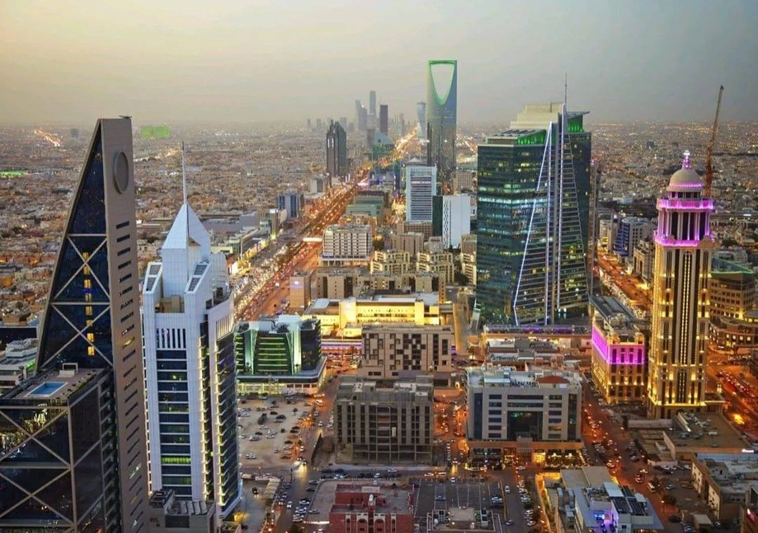 The Saudi government continues to support non-oil activities to achieve economic growth (Asharq Al-Awsat)