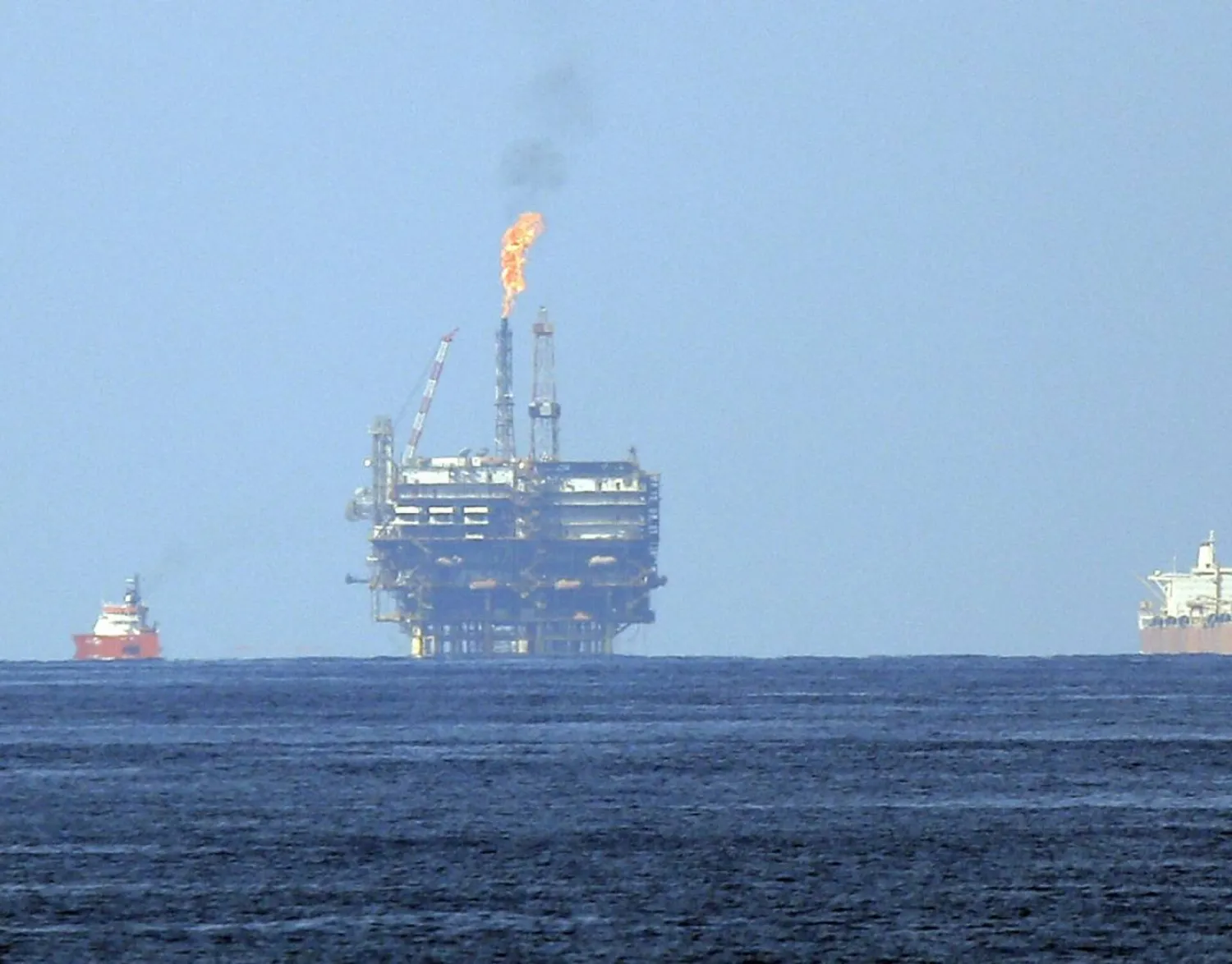 منصة غاز في المياه البحرية المصرية (أ.ب)