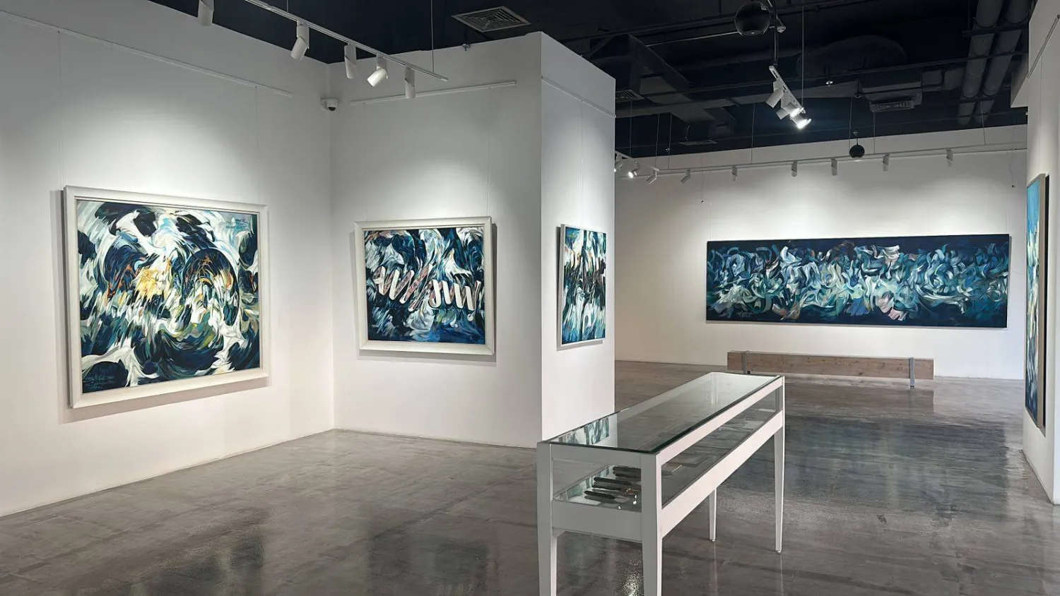 «تآلق» يعرض 150 عملاً فنياً لمسيرة امتدت 55 عاماً للفنان سعود القحطاني في «غاليري آرت فيجن» (خاص للشرق الأوسط)