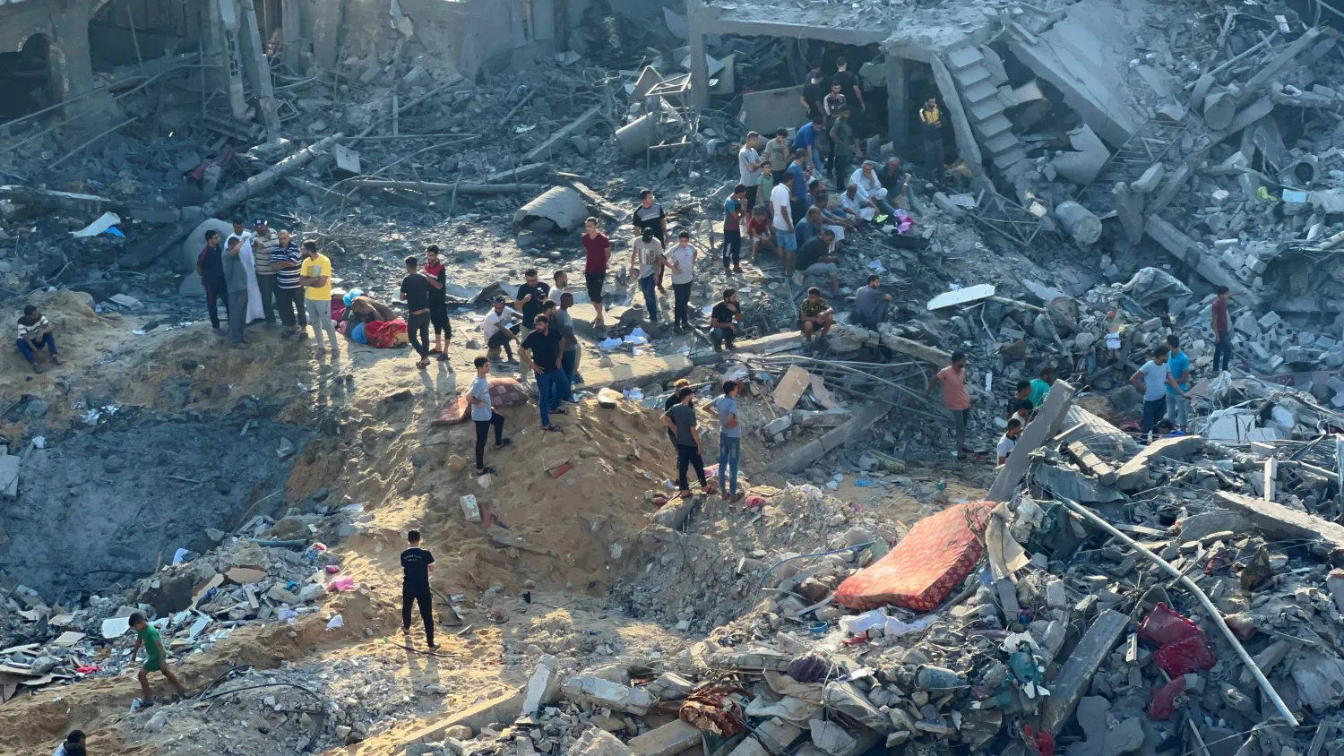 Cibaliye Mülteci Kampı’na yapılan saldırı sonucu geniş çaplı yıkım yaşandı. (Reuters)